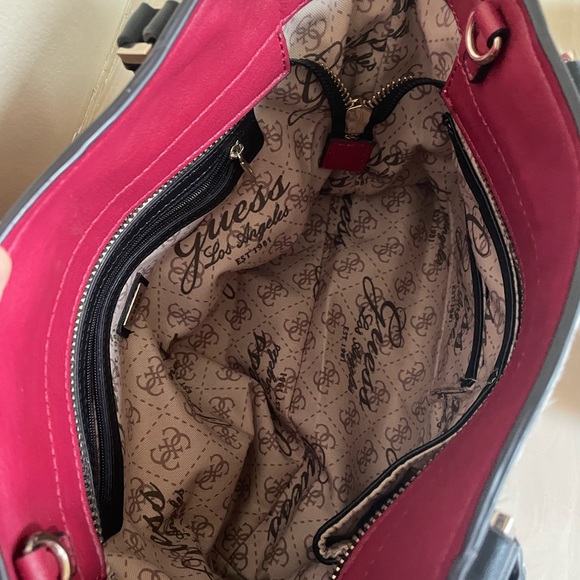 GUESS PURSE - Picture 2 of 2